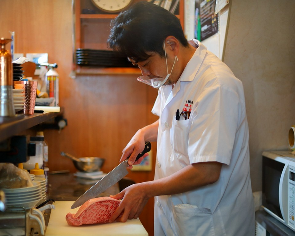 大阪道頓堀の雰囲気そのまま。明るく楽しいおもてなし