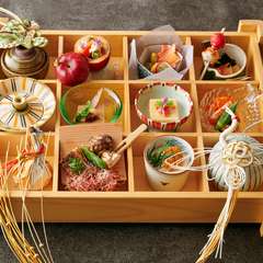 多彩な食材をさまざまな方法で調理。目で見ても楽しめる料理たち