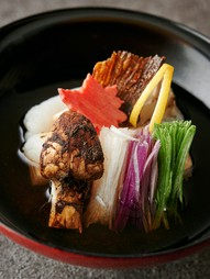 “だし”の奥深い魅力に浸る『河豚と聖護院かぶらの摺り流し椀』