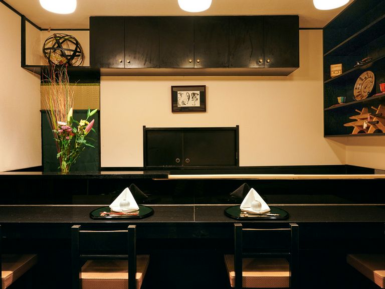 広々としたカウンター席