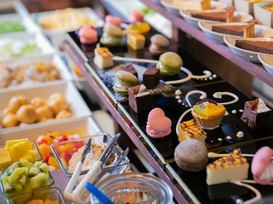 味わい派もボリューム派も大満足の食べ放題が昼夜ともに大人気