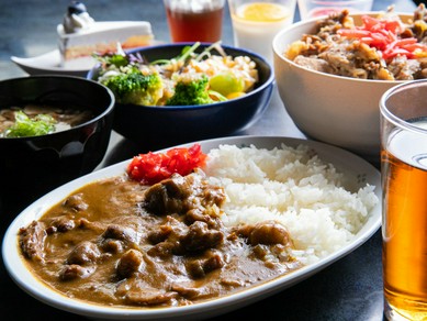 ホロッとやわらか『黒毛和牛 牛すじカレー&牛丼食べ放題セット(平日限定)』