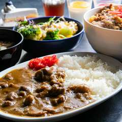 ホロッとやわらか『黒毛和牛　牛すじカレー＆牛丼食べ放題セット（平日限定）』