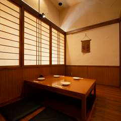 最大10名まで、人数に合わせて使えるモダンな個室