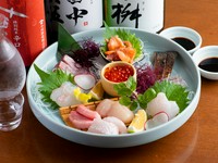 店主が目利きで仕入れた鮮度抜群の魚介を堪能できる『お刺身の盛り合わせ』