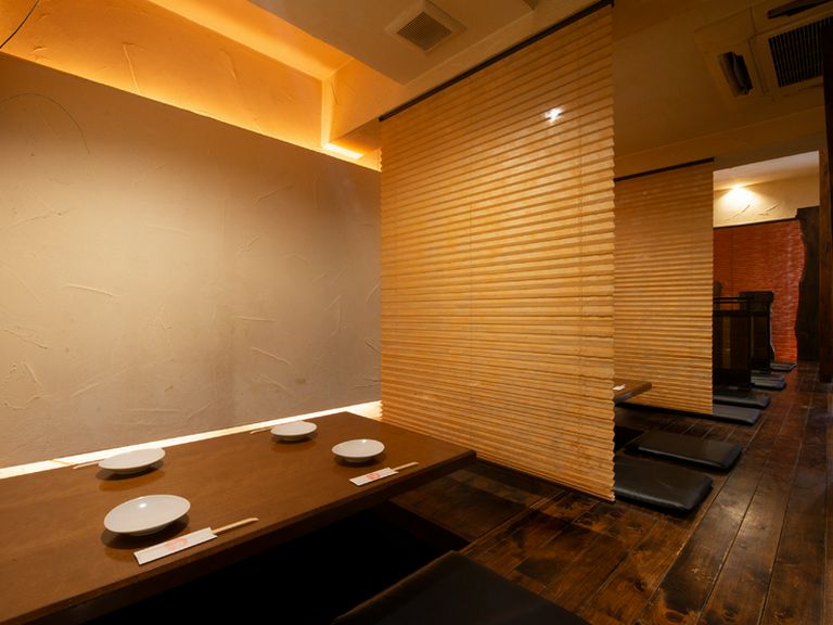 和紙の壁紙やロールスクリーンが和みを演出