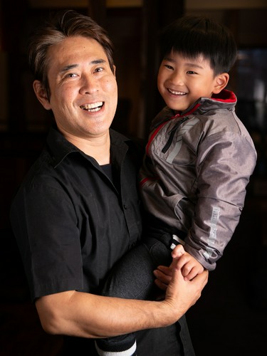 明るい笑顔でアットホームな雰囲気を演出