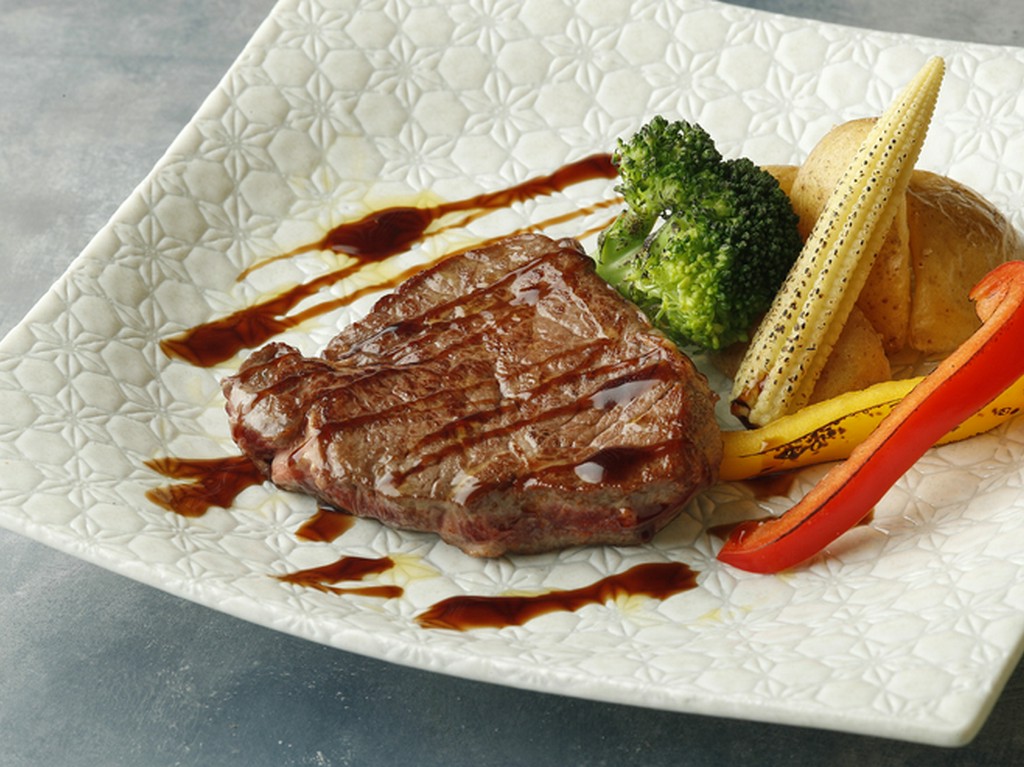 東北・岩手県を中心に旬の食材を厳選。こだわりの一皿に仕立てる