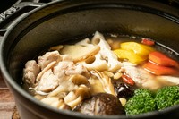 生の高麗人参スプラウト付き　岩手県産菜彩鶏胸肉の薬膳スープ煮