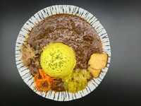 岩手前沢牛の大人のカレーにモルネーソース（チーズベシャメル）をトッピング