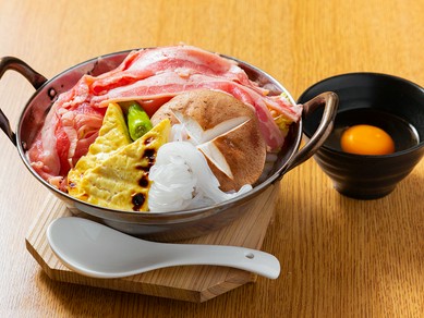 たっぷりの肉が入ってこの値段! コストパフォーマンス抜群の『牛すき焼き』