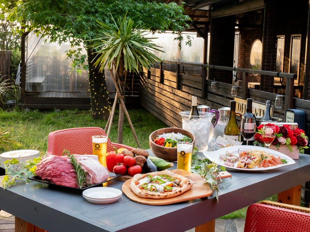 海の近くのテラス席でゆったりと。