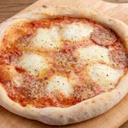 辛口サラミのピッツア