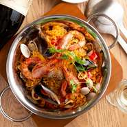 ・本日の魚介のカルパッチョ
・前菜の盛り合わせ
・大赤海老の漁師風パエリア
・本日のデザート
・コーヒー/紅茶