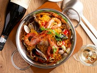 ・本日の魚介のカルパッチョ
・前菜の盛り合わせ
・大赤海老の漁師風パエリア
・本日のデザート
・コーヒー/紅茶