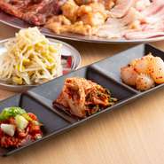 焼肉の箸休めに欠かせない一品は、程よく酸味を効かせた『白菜キムチ』や『らっきょキムチ』などがそろい、お酒のお供にもぴったり。【さすらいのカンテキ】では、体にうれしい無添加素材を使用しています。