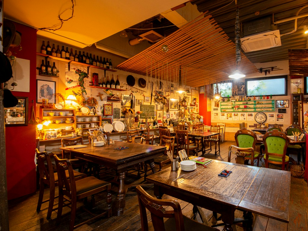 遊び心のあるスタイリッシュな空間で、寛ぎの時間を