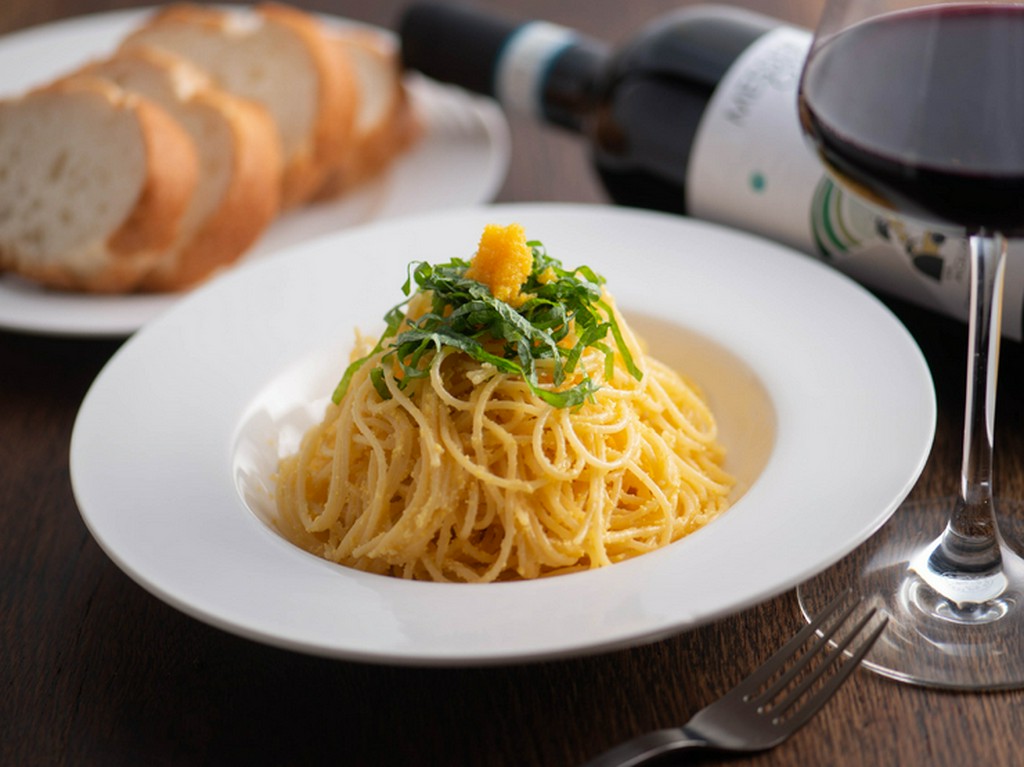 長崎から仕入れられた半生のからすみを絡めた『からすみパスタ』