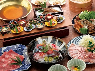 自慢のおうどんをメインに、料理人の技が冴える和のコース4,000円~