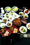 その季節でもっとも良い状態の鰻を厳選したコース。前菜・焼物・御飯と様々な鰻を味わうことができます。