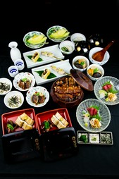 当店自慢の鰻とかしわ両方を満喫できる贅沢なコースです。お鍋はこだわりの南部鉄器でご提供。