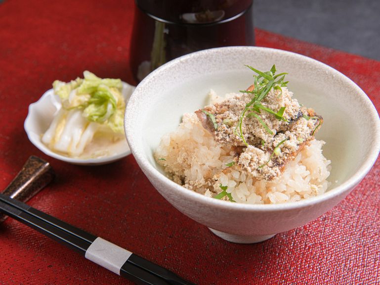 おなじみの栗ご飯にもひとひねり『秋刀魚と栗の土鍋ご飯』