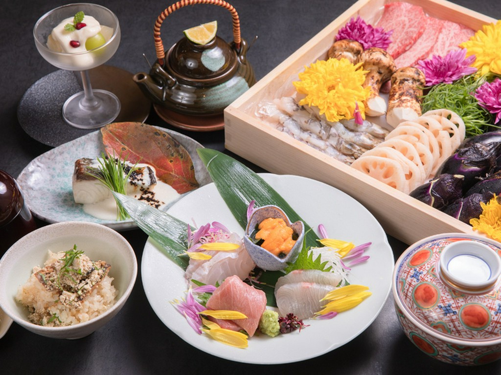 四季折々の旬の食材を使用して、趣向を凝らした一皿に仕立てる