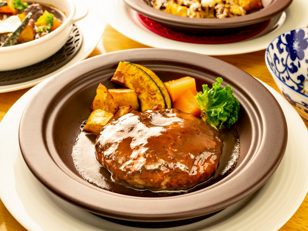 人気No.1メニュー『黒毛和牛100%のハンバーグ　デミグラスソース』