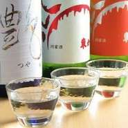 毎月利き酒セットをご用意。厳選した日本酒は料理との相性も抜群