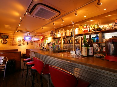 ウッド調でお洒落な店内で大人カジュアルな女子会を