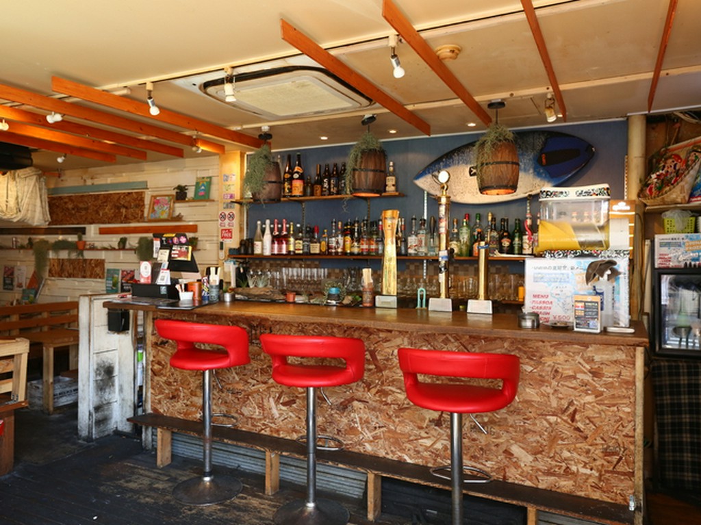 気軽なお店なのでひとりで来ても楽しめる♪テラス席もございます