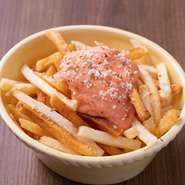 ニューヨークでは定番のローディッドフライ！
ポテトフライにチーズソースをかけたジャンクフード！
