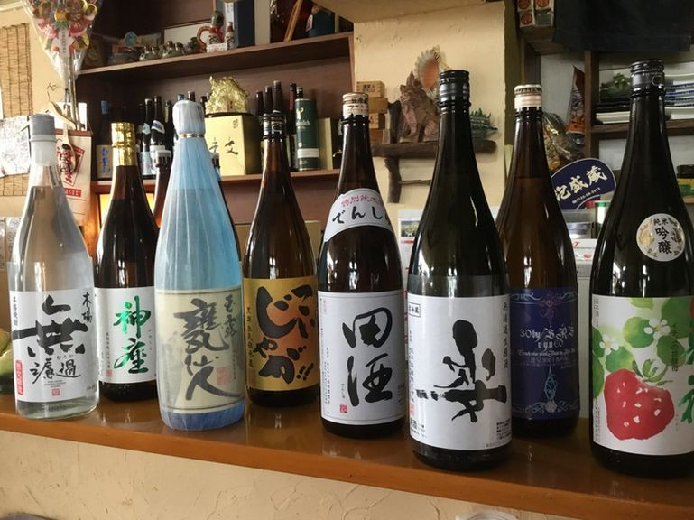 日本酒、焼酎、泡盛と豊富な種類のお酒をどうぞ