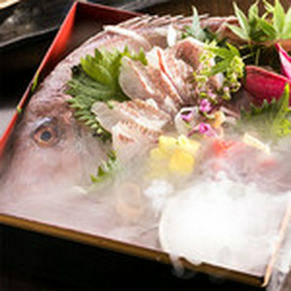 漁港直送の鮮魚盛り合わせ
