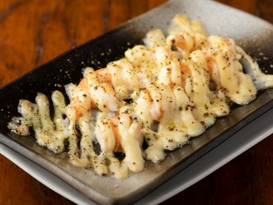 プリッとした食感とまろやかな味わい『エビマヨオーブン焼き』