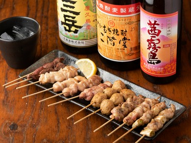手間を惜しまず、1本1本丁寧に仕込む。バラエティ豊かな『炭火焼き』