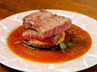 ジューシーな肉の旨みとやわらかな食感『サーロインステーキ』