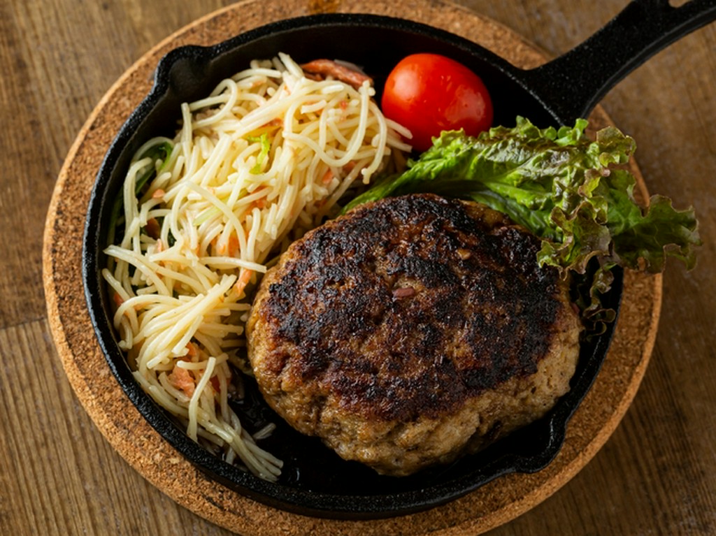 国産牛肉を使用した、ジューシー&ヘルシーなひと皿『ハンバーグランチ』