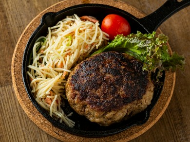 国産牛肉を使用した、ジューシー&ヘルシーなひと皿『ハンバーグランチ』