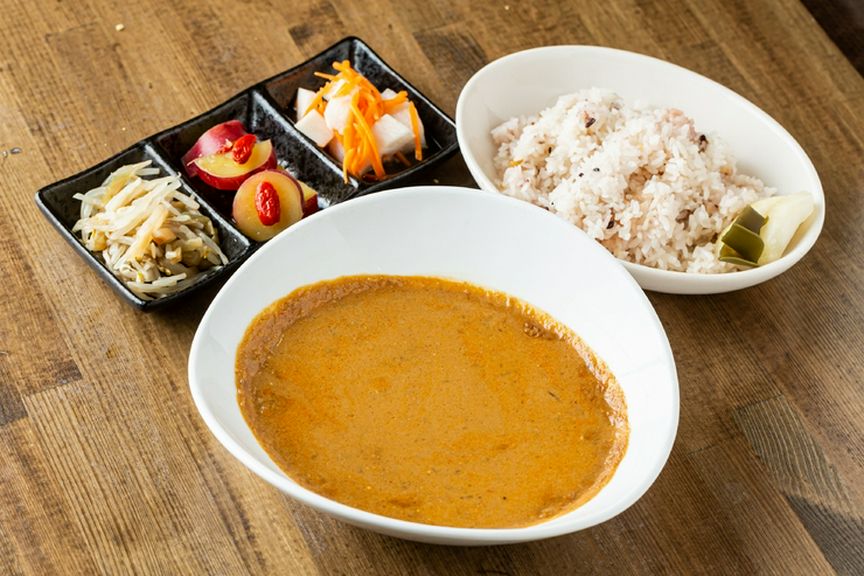 犬鳴豚のミンチを使った、スパイス香る『カレーランチ』