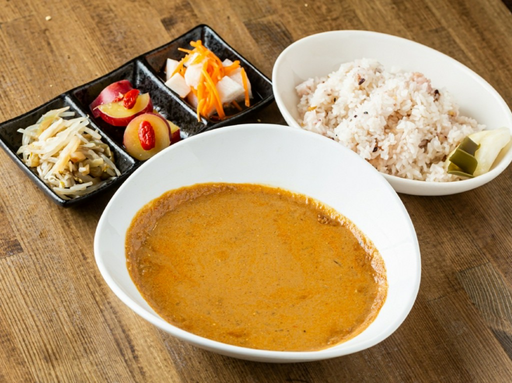 犬鳴豚のミンチを使った、スパイス香る『カレーランチ』