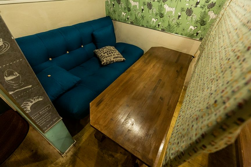 お洒落なソファー席は広々とご利用いただけます