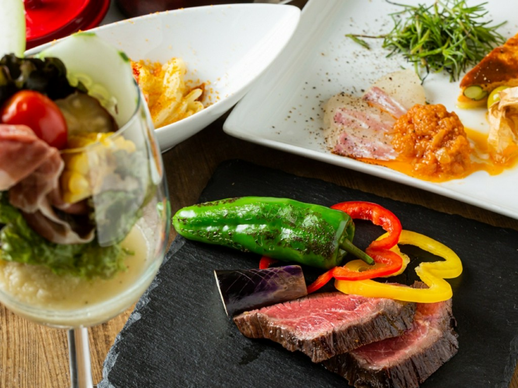 季節の野菜を使った、キッシュやサラダパフェなどを用意