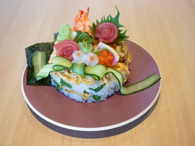 事前予約で、通常3,000円の寿司ケーキが → 2,000円に！