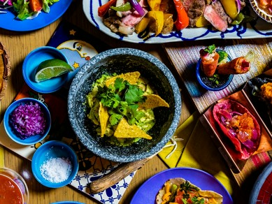 見た目にも華やかな料理を多数ご提供！デートや女子会に◎