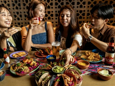 見た目にも華やかな料理を多数ご提供！デートや女子会に◎