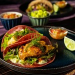 県産魚のフリットとシークヮーサーマヨを使ったタルタルのタコス