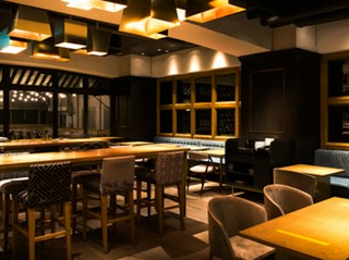 広々とした開放的な店内でお食事を！