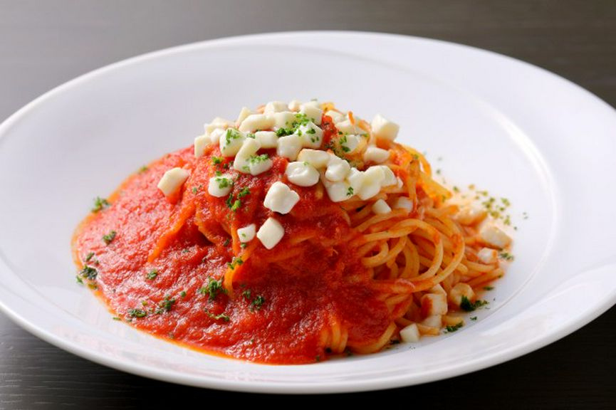モッツァレラチーズフレッシュトマトソースパスタ