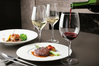 北海道産ワインとこだわりのコース料理をペアリング